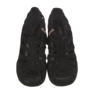 FENDI Suede Classic Pumps